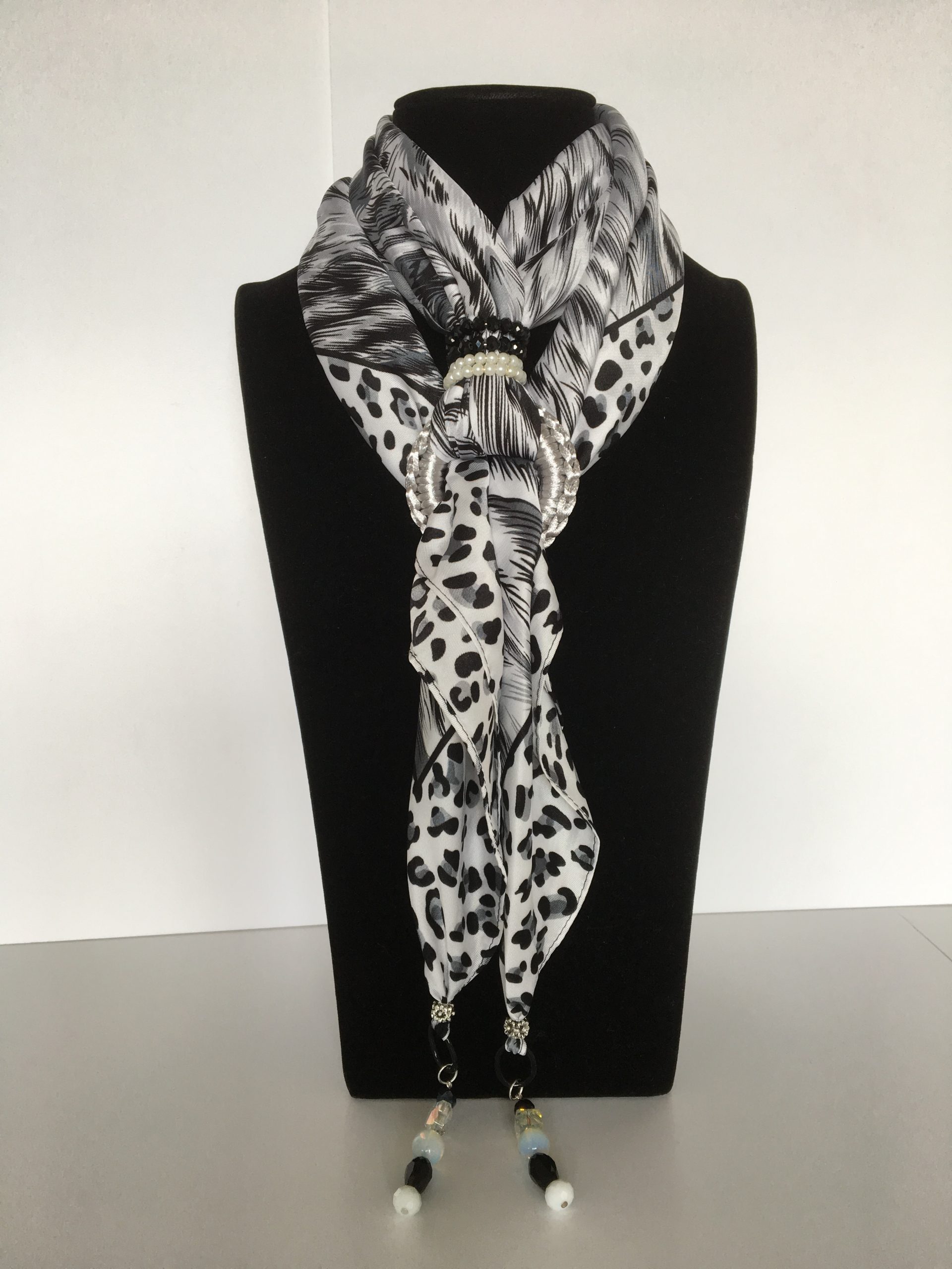 Foulard En Soie Noir - Neuf Avec étiquette - Accessoire Femme élégant