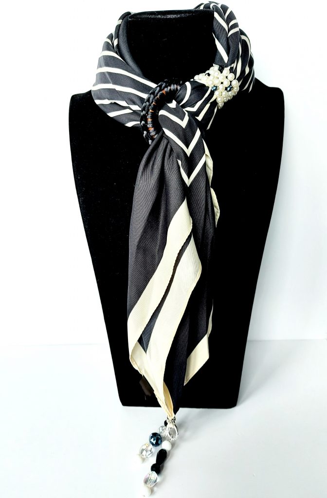 Foulard Femme Noir Et Blanc – Neuf, Sans étiquette, Style Polyvalent
