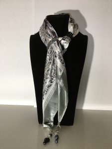 Foulard gris argenté