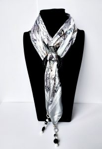 Foulard gris argenté