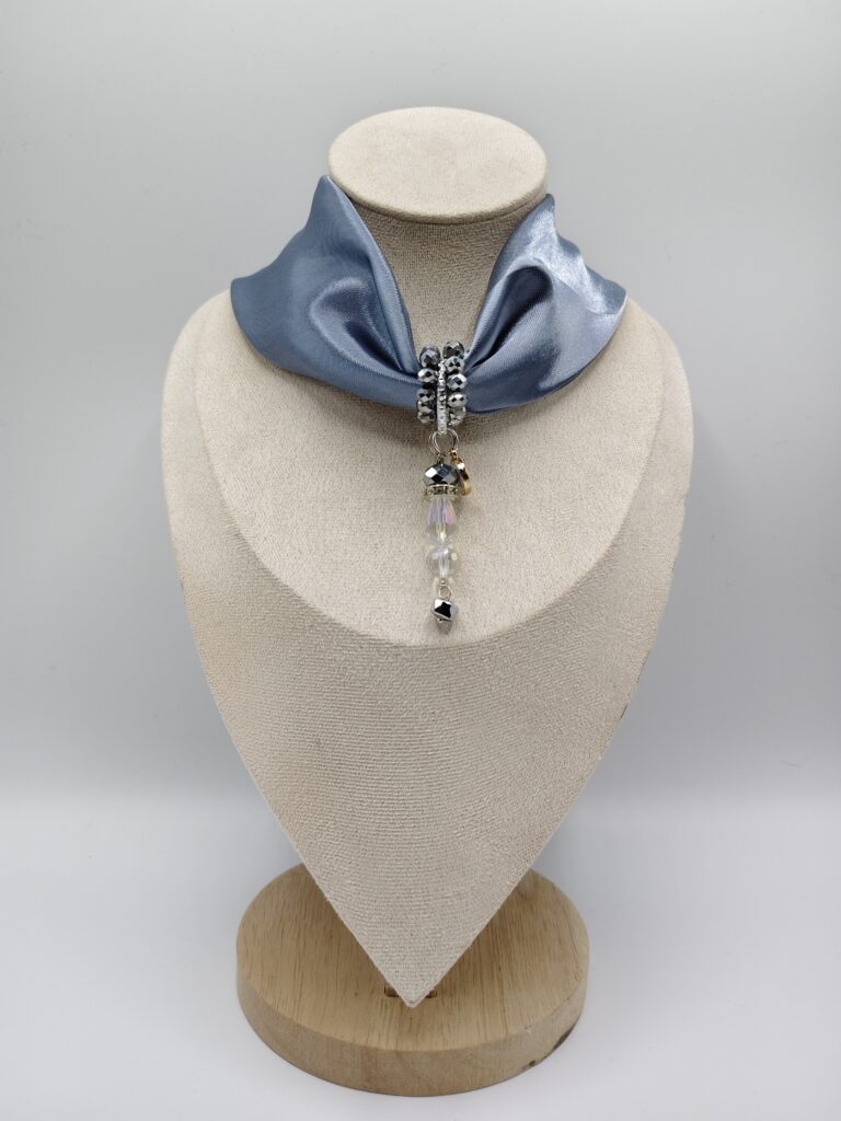 FOUALRD TOUR DE COU REINE DES NEIGES